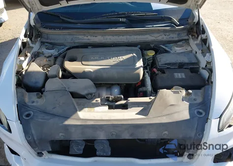 2014 Jeep Cherokee Latitude z USA, uszkodzony, nr VIN 1C4PJLCB1EW247395